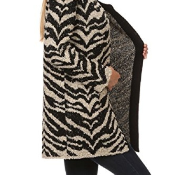 Warm and Fuzzy Thick Cardigan Overcoat in Animal - Picture 5 of 8